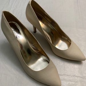 Women’s pumps